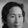 美女扒开胸罩